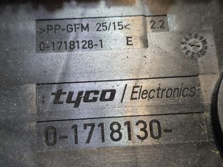 bontott VW GOLF VI Biztosítéktábla Motortér