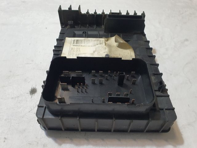 bontott VW GOLF VI Biztosítéktábla Motortér