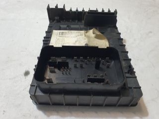 bontott VW GOLF VI Biztosítéktábla Motortér