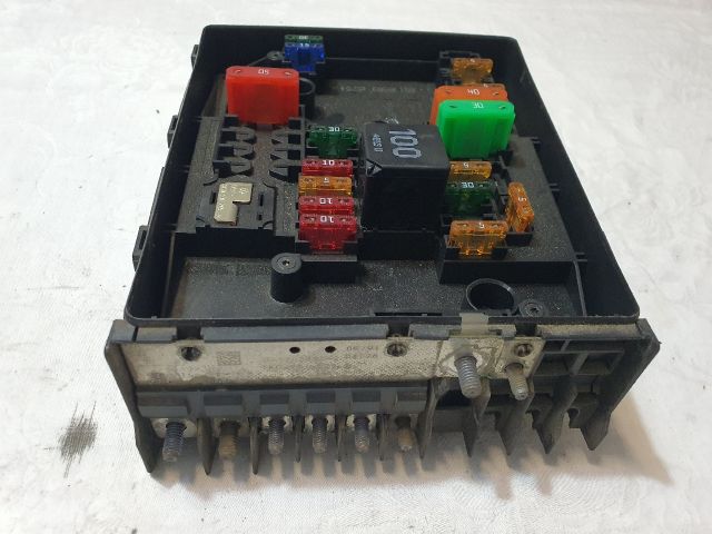 bontott VW GOLF VI Biztosítéktábla Motortér