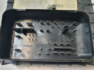 bontott VW GOLF VI Biztosítéktábla Motortér