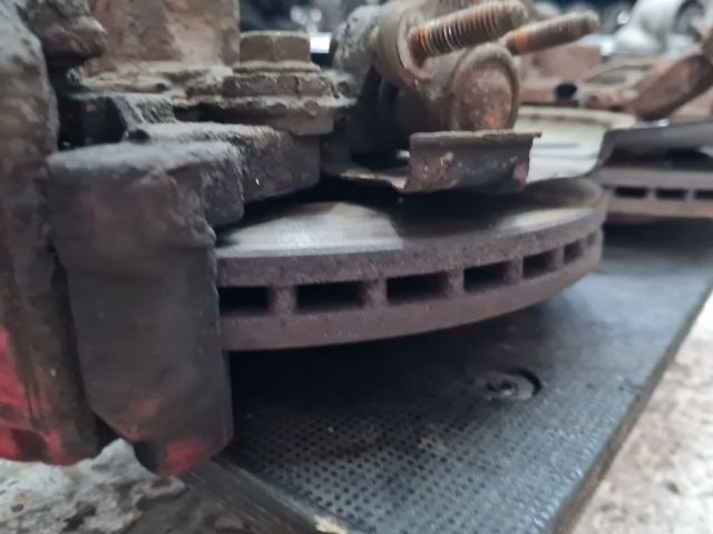 bontott VW GOLF VI Első Pár Fék Szett (Nyereg, Tárcsa, Betét)