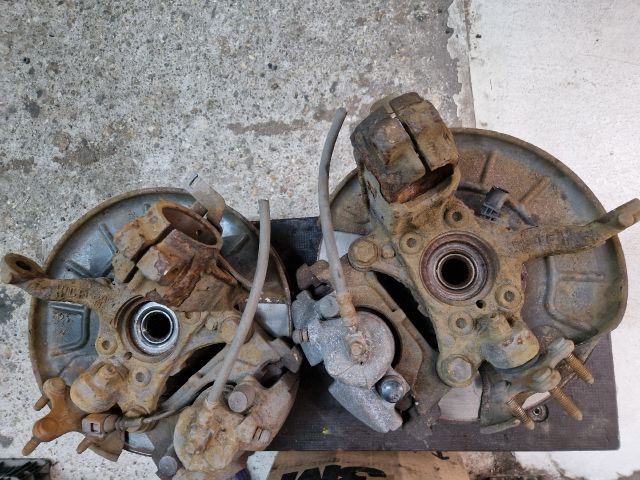 bontott VW GOLF VI Első Pár Fék Szett (Nyereg, Tárcsa, Betét)