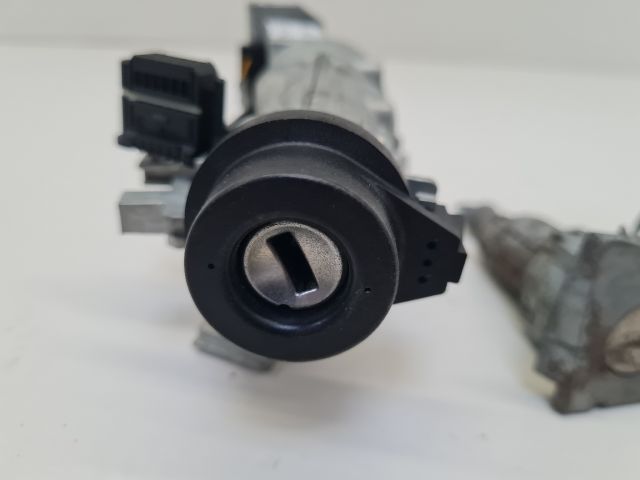 bontott VW GOLF VI Gyújtáskapcsoló Házzal