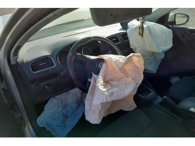 bontott VW GOLF VI Hengerfej Vízkivezető