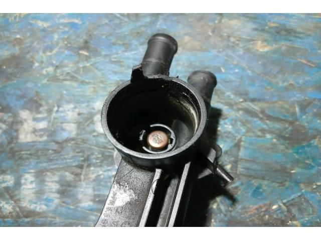 bontott VW GOLF VI Hengerfej Vízkivezető