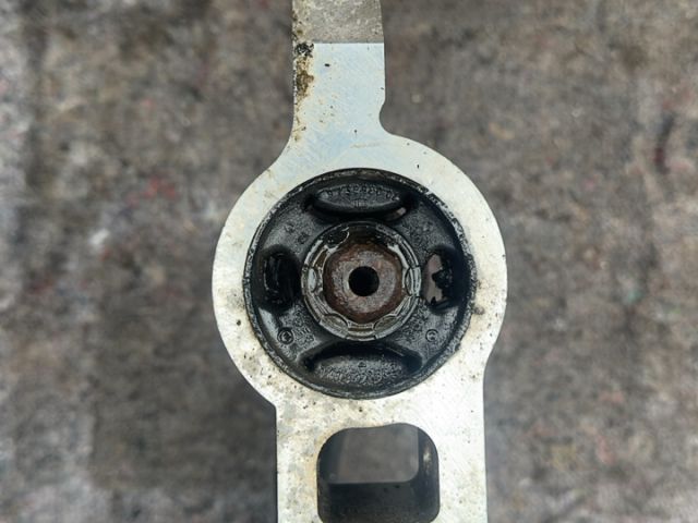 bontott VW GOLF VI Jobb első Lengőkar