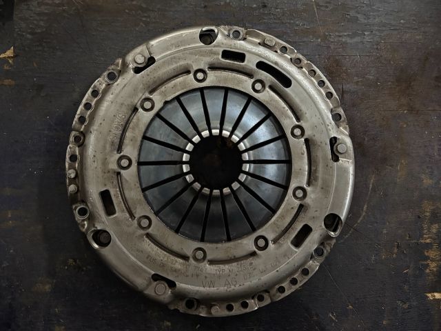 bontott VW GOLF VI Kuplung Szett Lendkerékkel