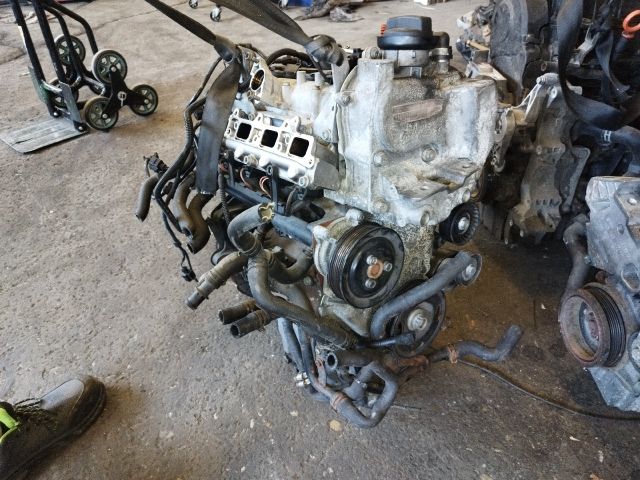 bontott VW GOLF VI Motor (Fűzött blokk hengerfejjel)