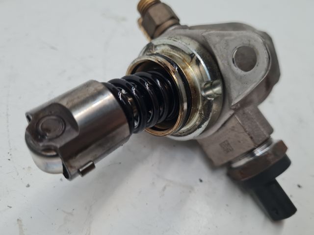 bontott VW GOLF VI Nagynyomású Szivattyú