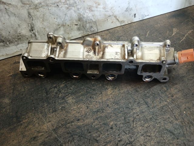 bontott VW GOLF VI Nagynyomású Üzemanyag Gyűjtőcső