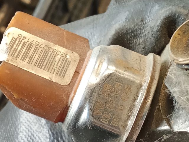 bontott VW GOLF VI Nagynyomású Üzemanyag Gyűjtőcső