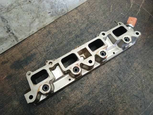 bontott VW GOLF VI Nagynyomású Üzemanyag Gyűjtőcső