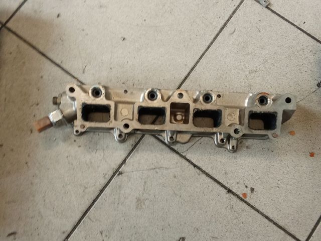 bontott VW GOLF VI Nagynyomású Üzemanyag Gyűjtőcső