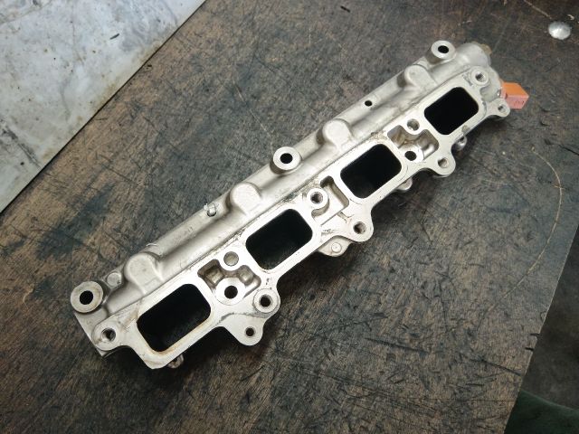 bontott VW GOLF VI Nagynyomású Üzemanyag Gyűjtőcső