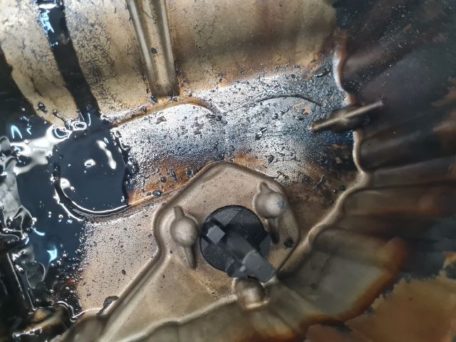 bontott VW GOLF VI Olajteknő