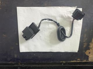 bontott VW GOLF VI Üzemanyag Szivattyú Relé