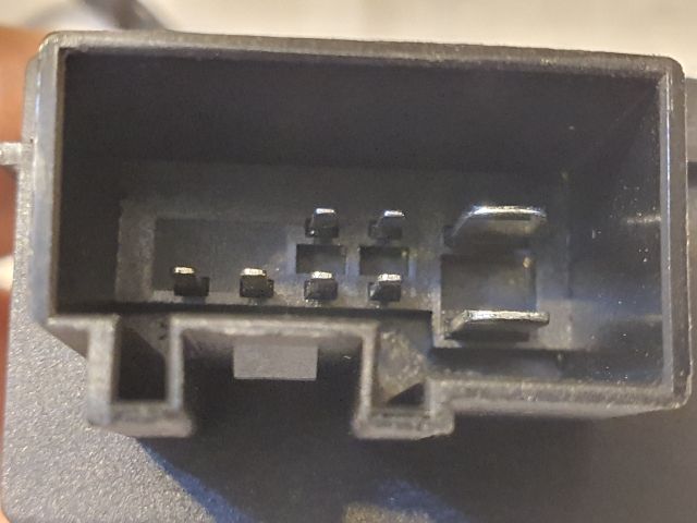 bontott VW GOLF VI Üzemanyag Szivattyú Relé