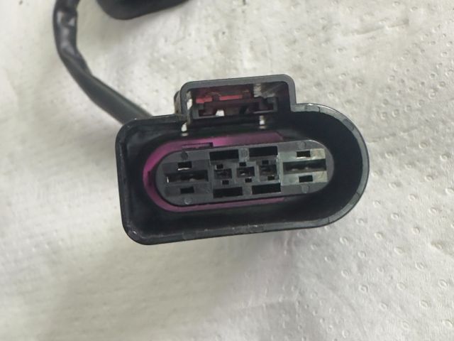 bontott VW GOLF VI Üzemanyag Szivattyú Relé