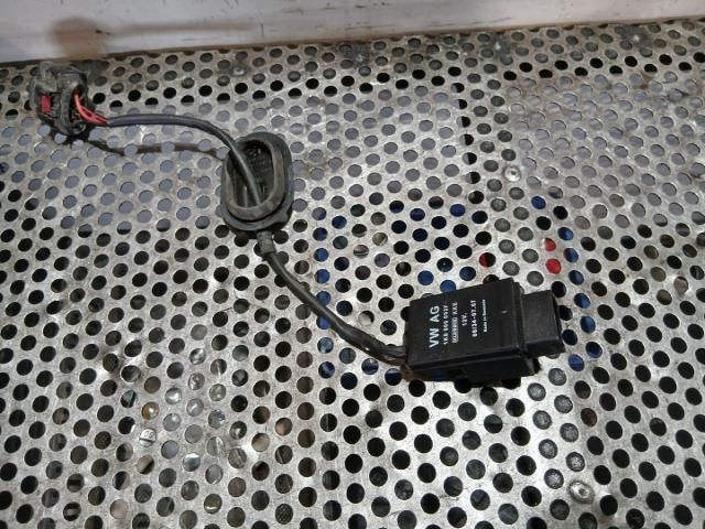 bontott VW GOLF VI Üzemanyag Szivattyú Relé