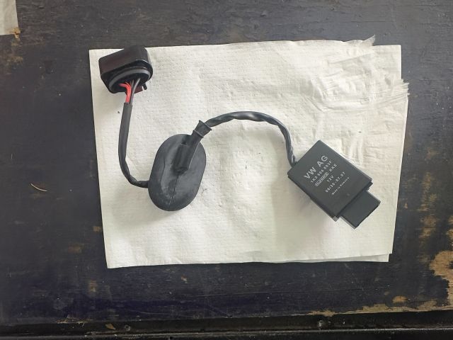 bontott VW GOLF VI Üzemanyag Szivattyú Relé