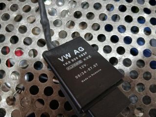 bontott VW GOLF VI Üzemanyag Szivattyú Relé