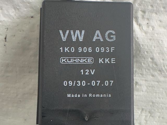 bontott VW GOLF VI Üzemanyag Szivattyú Relé