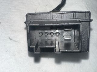 bontott VW GOLF VI Üzemanyag Szivattyú Relé