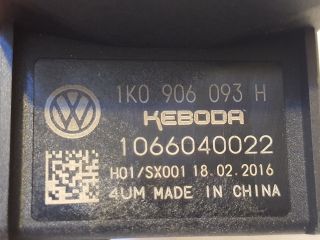 bontott VW GOLF VI Üzemanyag Szivattyú Relé