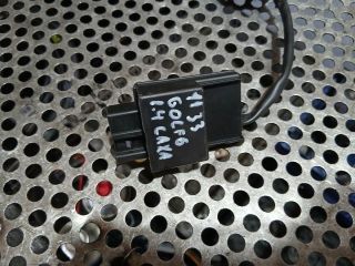 bontott VW GOLF VI Üzemanyag Szivattyú Relé