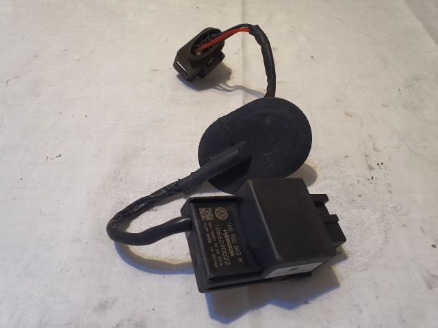 bontott VW GOLF VI Üzemanyag Szivattyú Relé