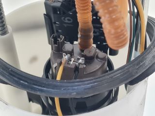 bontott VW GOLF VI Üzemanyag Szivattyú