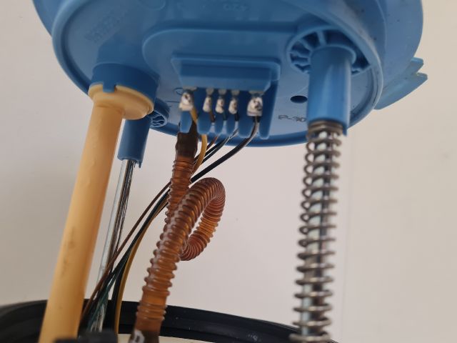 bontott VW GOLF VI Üzemanyag Szivattyú