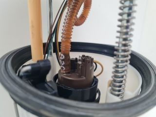 bontott VW GOLF VI Üzemanyag Szivattyú