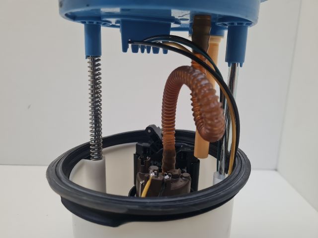 bontott VW GOLF VI Üzemanyag Szivattyú