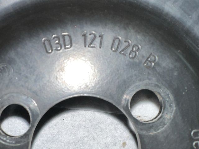 bontott VW GOLF VI Vízpumpa Szíjtárcsa