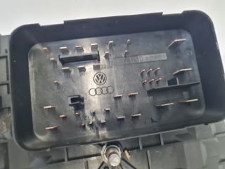 bontott VW GOLF VI Biztosítéktábla Motortér