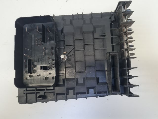 bontott VW GOLF VI Biztosítéktábla Motortér