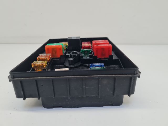 bontott VW GOLF VI Biztosítéktábla Motortér