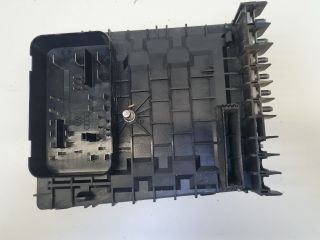 bontott VW GOLF VI Biztosítéktábla Motortér