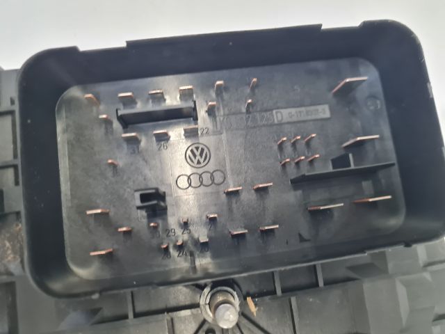 bontott VW GOLF VI Biztosítéktábla Motortér