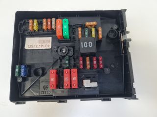 bontott VW GOLF VI Biztosítéktábla Motortér