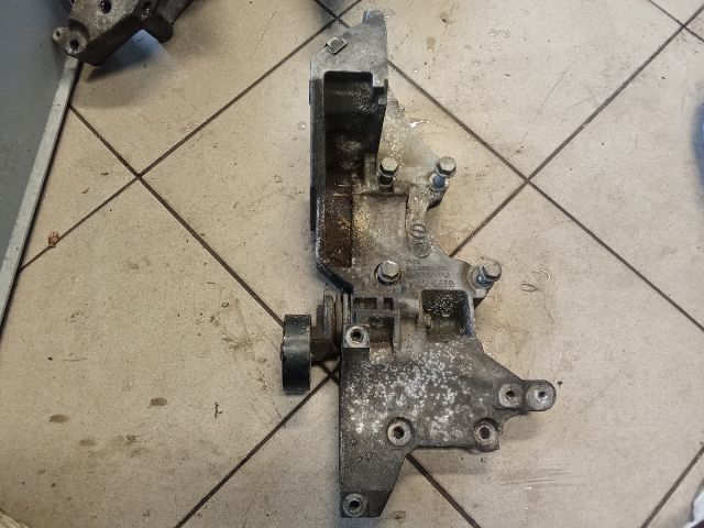 bontott VW GOLF VI Generátor Tartó Bak