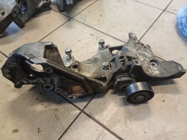 bontott VW GOLF VI Generátor Tartó Bak