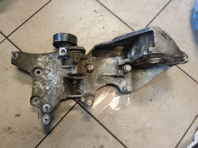 bontott VW GOLF VI Generátor Tartó Bak