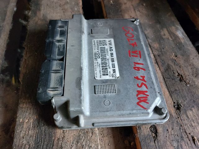 bontott VW GOLF VI Motorvezérlő