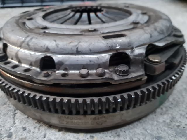 bontott VW GOLF VI Kuplung Szett Lendkerékkel