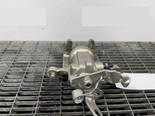 bontott VW GOLF VI Bal hátsó Féknyereg Munkahengerrel