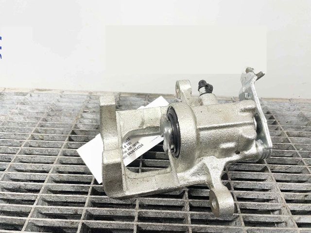 bontott VW GOLF VI Bal hátsó Féknyereg Munkahengerrel