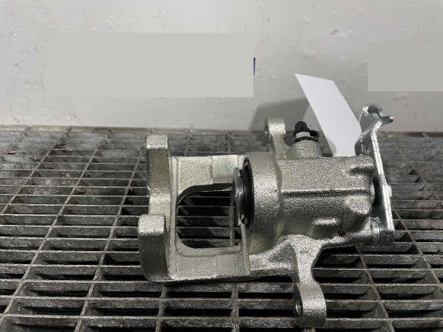 bontott VW GOLF VI Bal hátsó Féknyereg Munkahengerrel